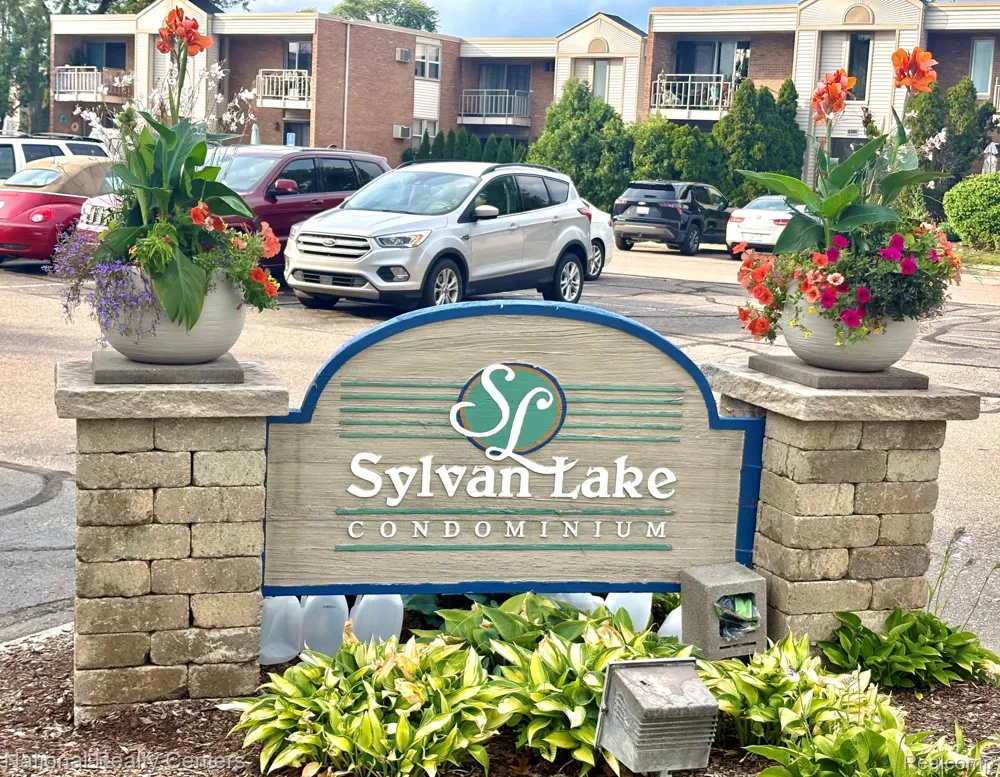 1669 Cass Lake Road #D Keego Harbor City, MI 48320