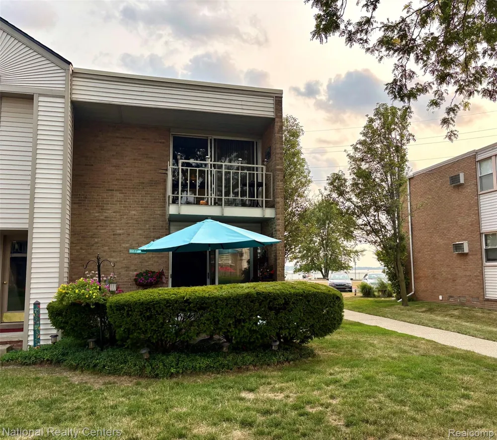 1669 Cass Lake Road #D Keego Harbor City, MI 48320