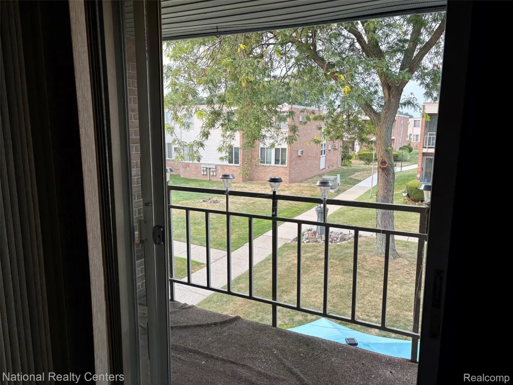 1669 Cass Lake Road #D Keego Harbor City, MI 48320