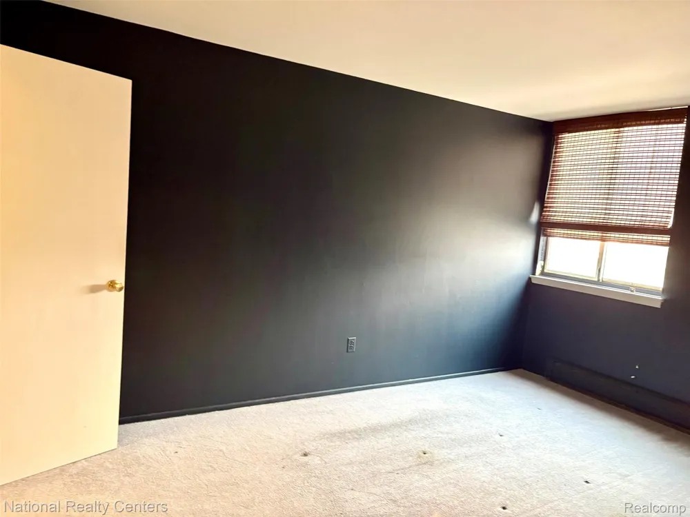 1669 Cass Lake Road #D Keego Harbor City, MI 48320