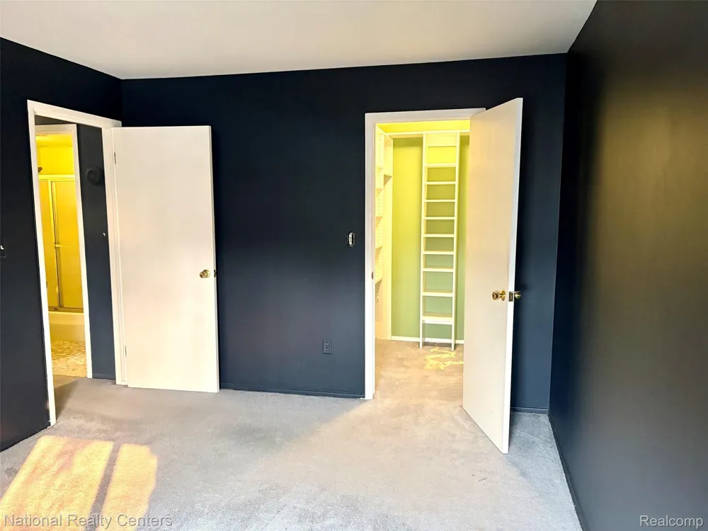 1669 Cass Lake Road #D Keego Harbor City, MI 48320