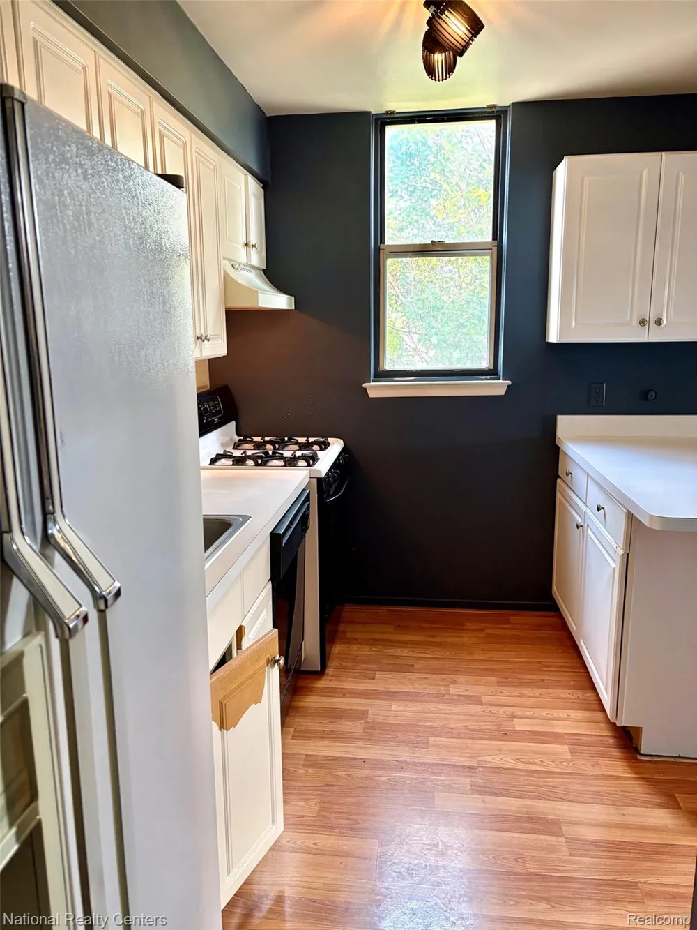 1669 Cass Lake Road #D Keego Harbor City, MI 48320