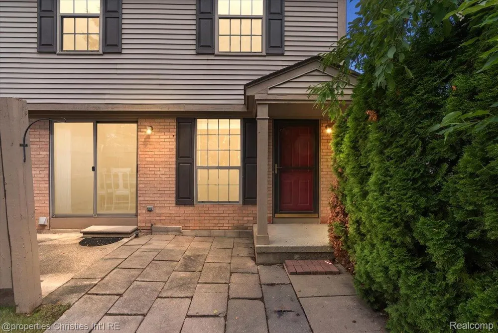 3173 Hidden Ridge Drive Waterford Charter Township, MI 48328