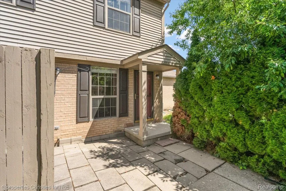 3173 Hidden Ridge Drive Waterford Charter Township, MI 48328