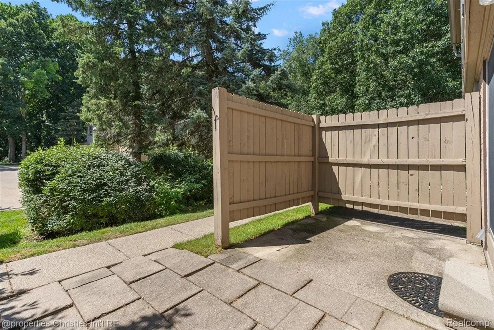 3173 Hidden Ridge Drive Waterford Charter Township, MI 48328