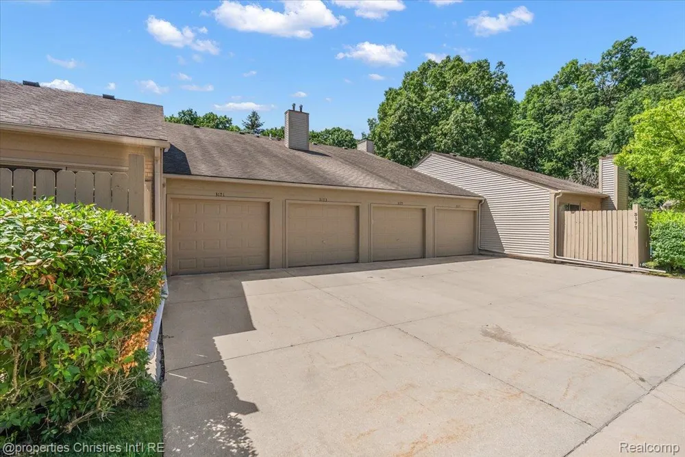 3173 Hidden Ridge Drive Waterford Charter Township, MI 48328