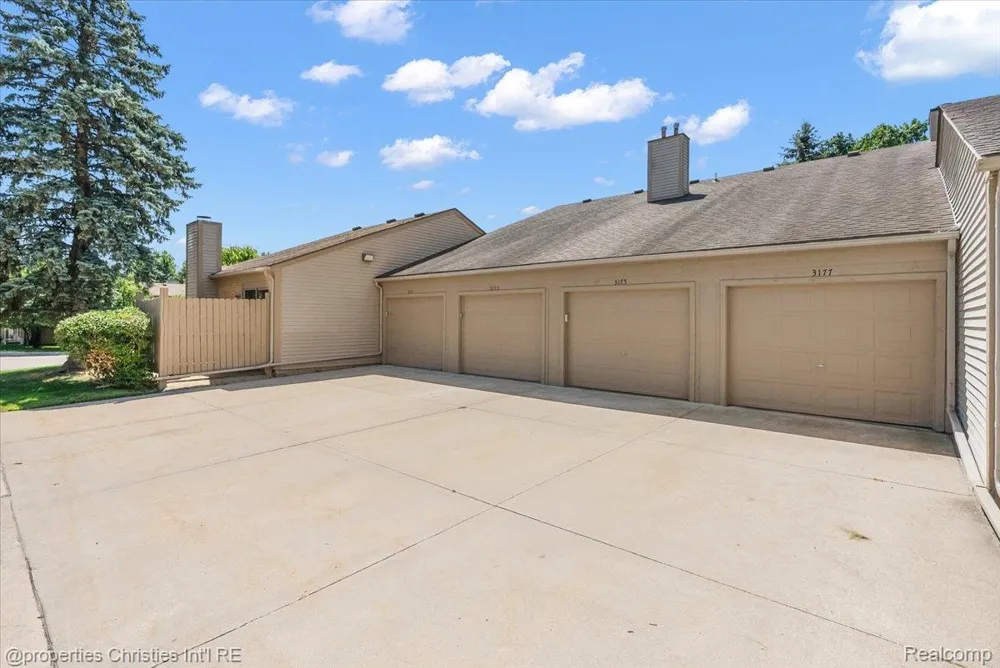 3173 Hidden Ridge Drive Waterford Charter Township, MI 48328