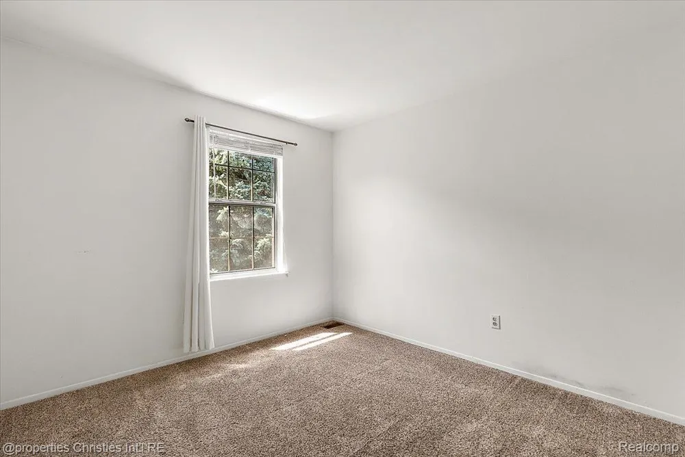 3173 Hidden Ridge Drive Waterford Charter Township, MI 48328