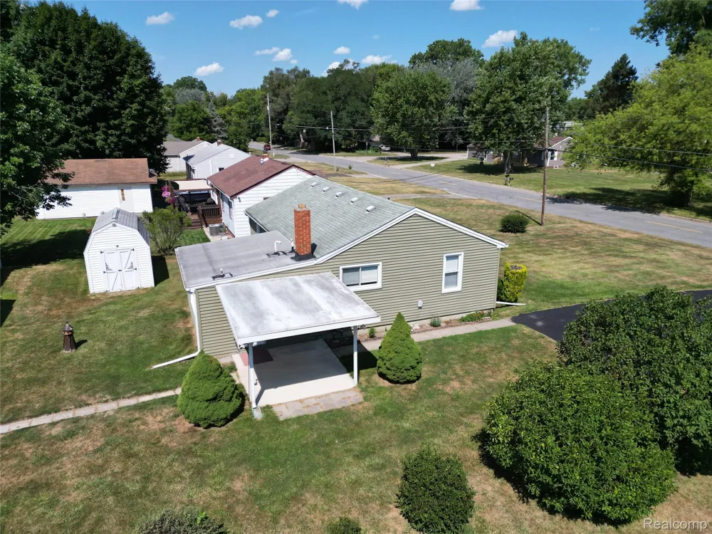 6212 Roberta Street Burton City, MI 48509