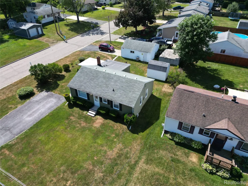 6212 Roberta Street Burton City, MI 48509