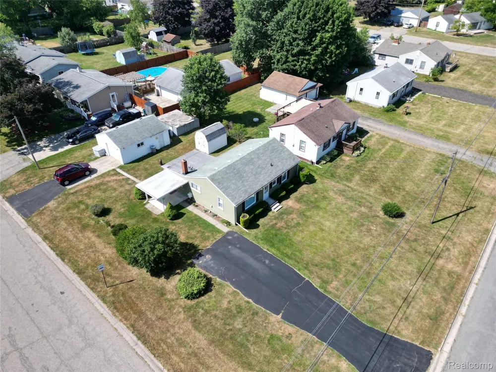 6212 Roberta Street Burton City, MI 48509