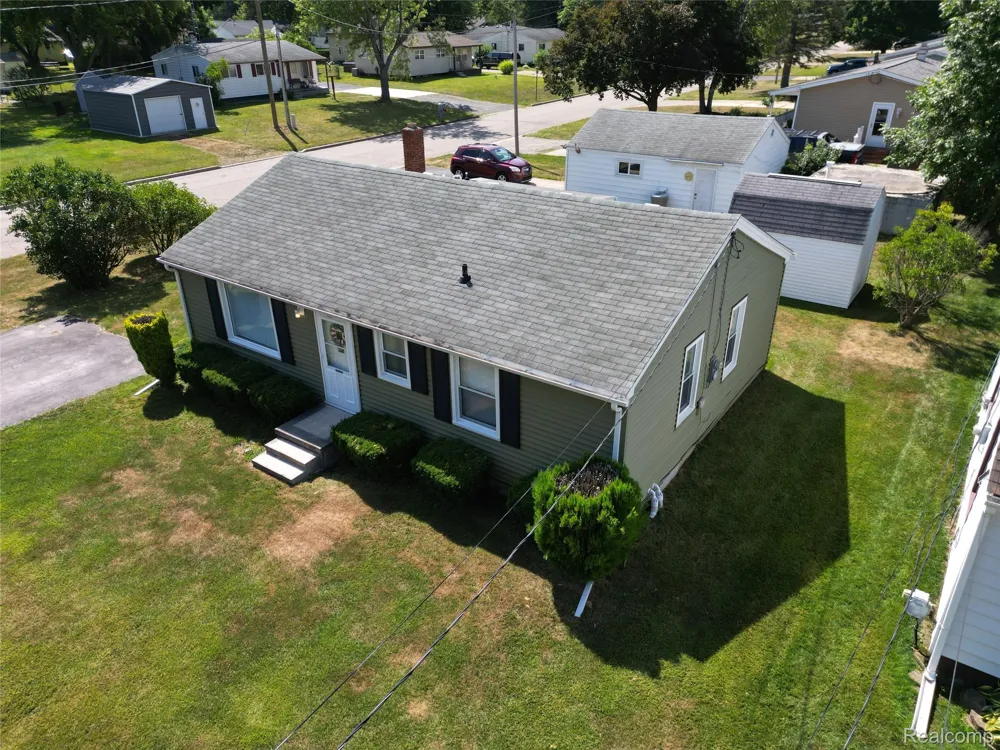 6212 Roberta Street Burton City, MI 48509