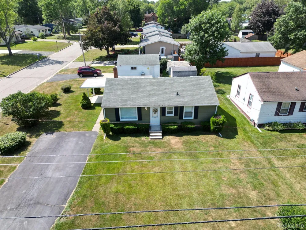 6212 Roberta Street Burton City, MI 48509