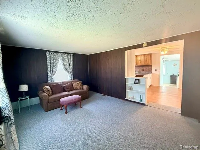 6212 Roberta Street Burton City, MI 48509