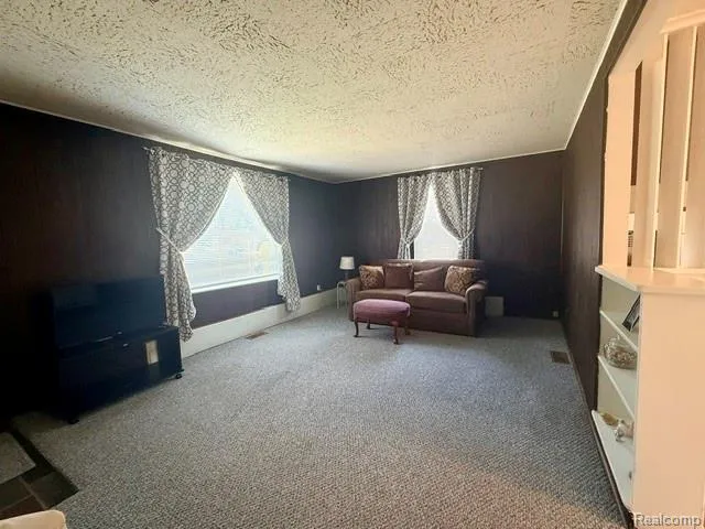 6212 Roberta Street Burton City, MI 48509