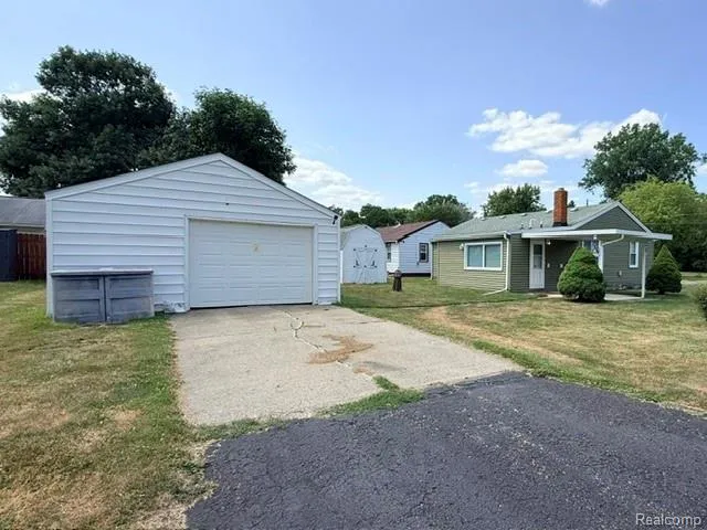 6212 Roberta Street Burton City, MI 48509