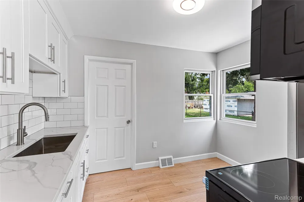 25520 Eton Avenue Dearborn Heights City, MI 48125