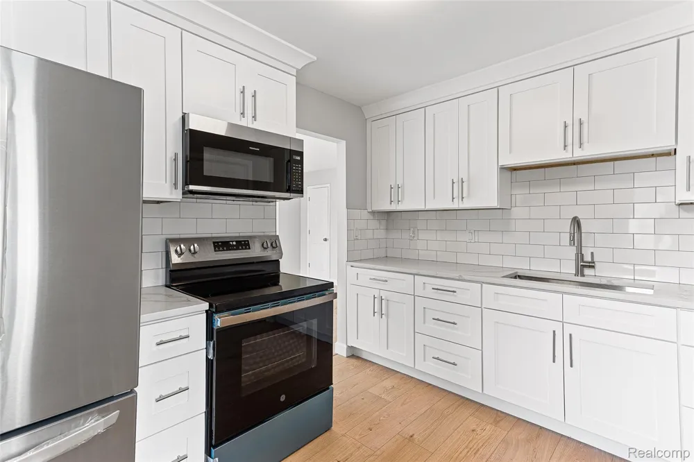 25520 Eton Avenue Dearborn Heights City, MI 48125