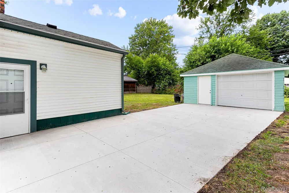25520 Eton Avenue Dearborn Heights City, MI 48125