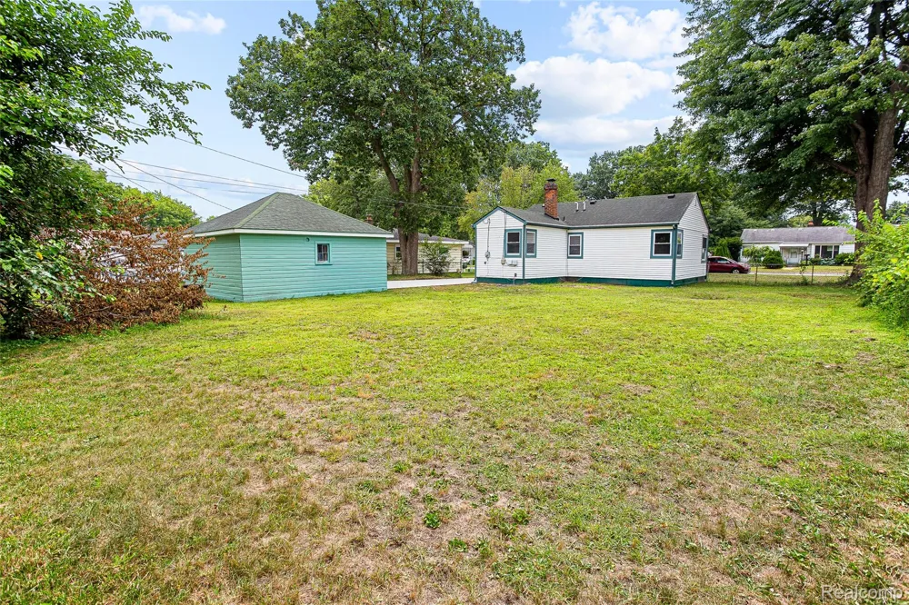 25520 Eton Avenue Dearborn Heights City, MI 48125