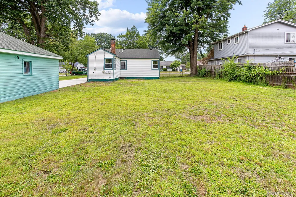 25520 Eton Avenue Dearborn Heights City, MI 48125