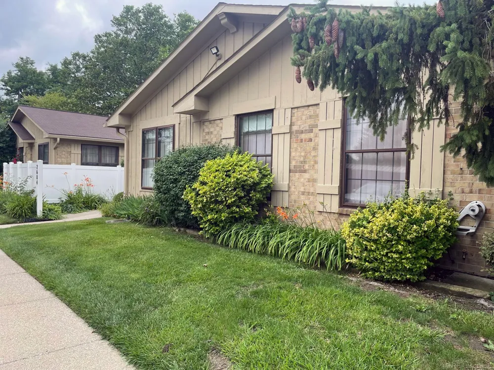 2684 Roundtree Drive Troy City, MI 48083