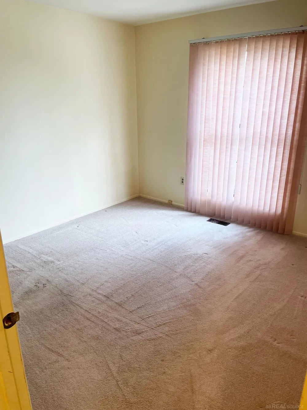 2684 Roundtree Drive Troy City, MI 48083