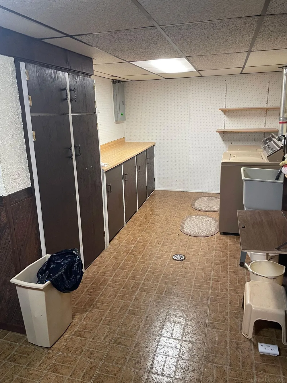 2684 Roundtree Drive Troy City, MI 48083