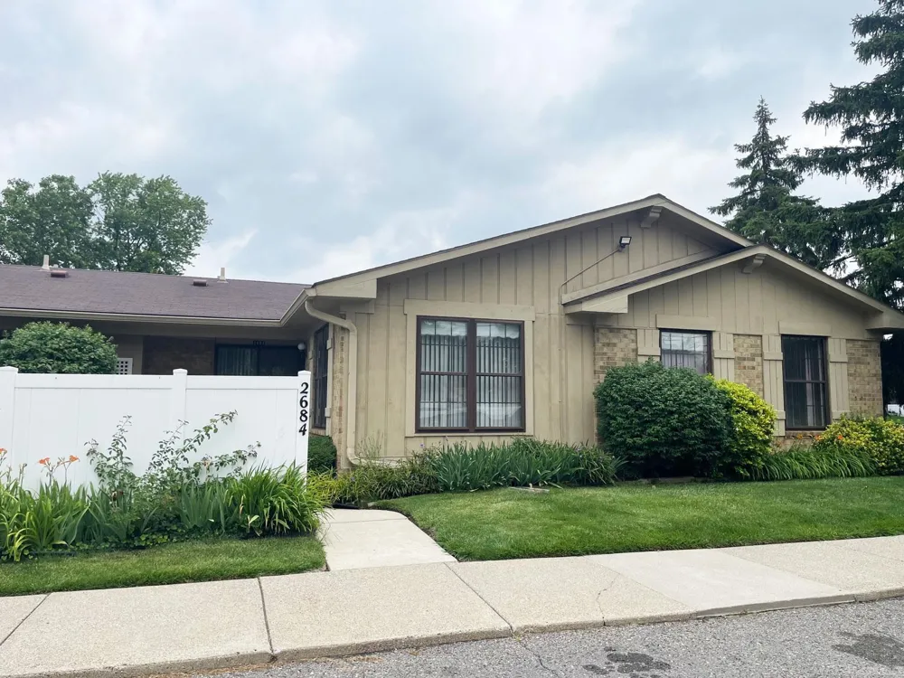 2684 Roundtree Drive Troy City, MI 48083