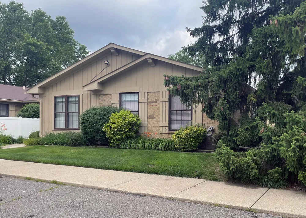2684 Roundtree Drive Troy City, MI 48083