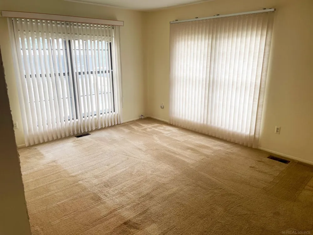 2684 Roundtree Drive Troy City, MI 48083