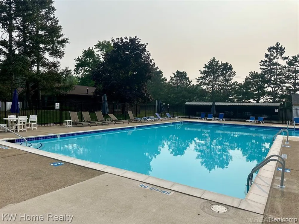 2684 Roundtree Drive Troy City, MI 48083