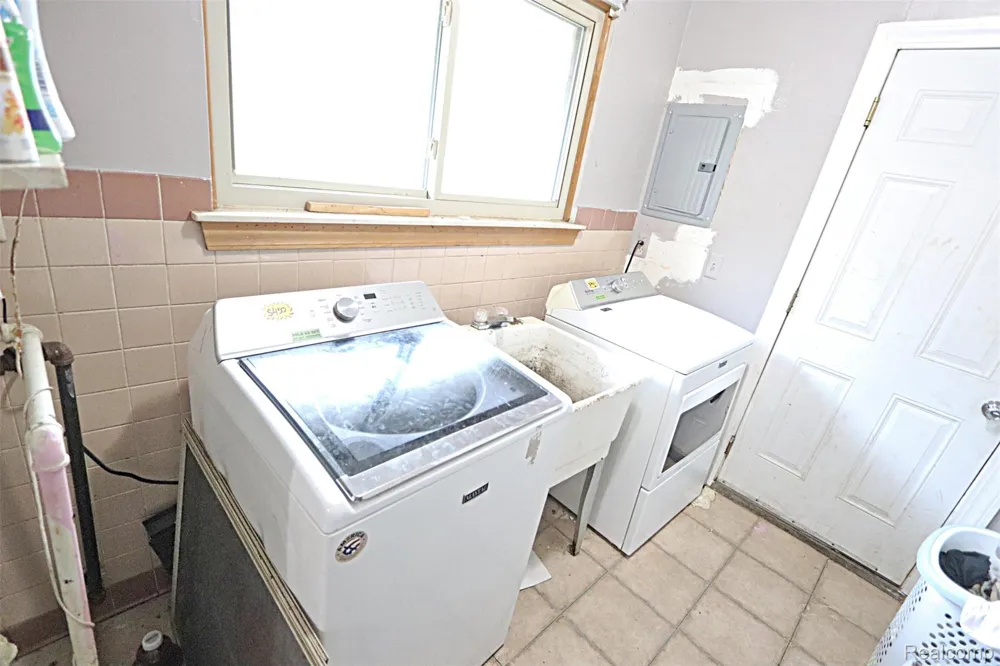 18202 DALBY Redford Charter Township, MI 48240