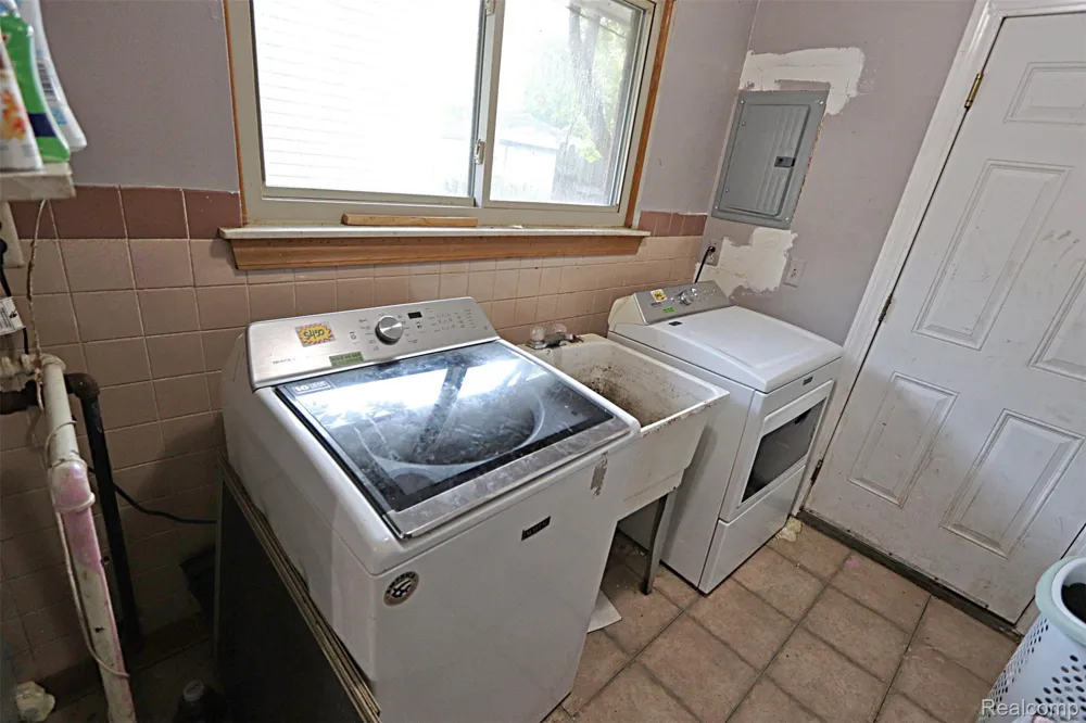 18202 DALBY Redford Charter Township, MI 48240