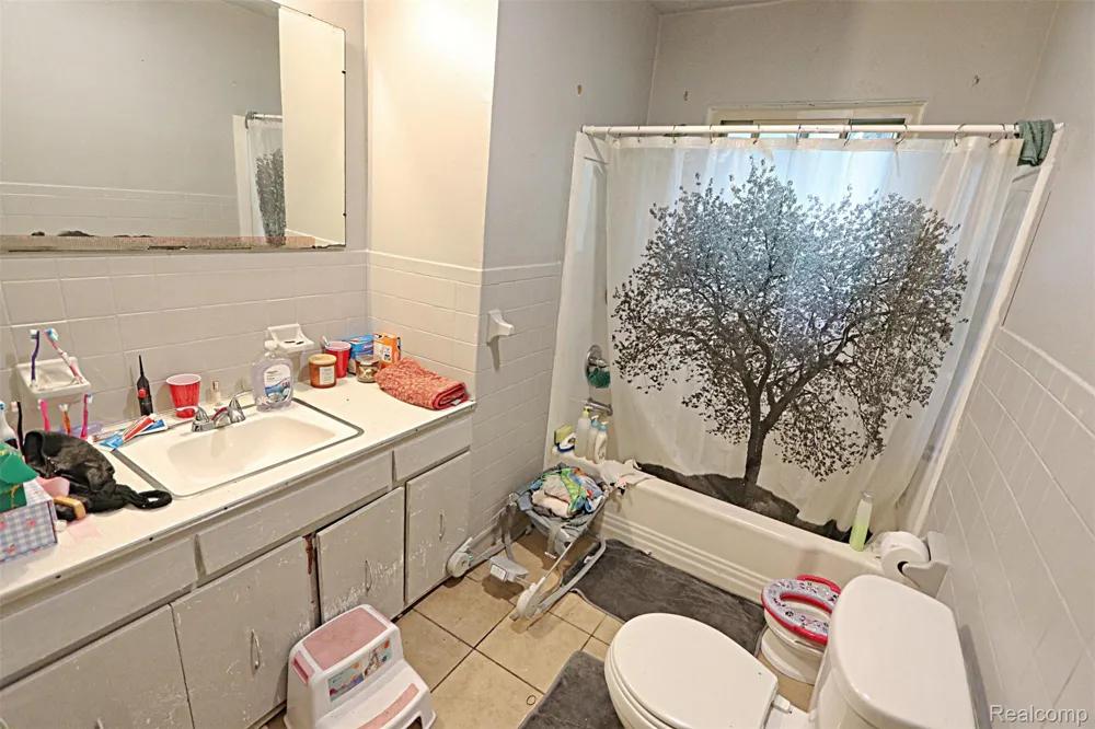 18202 DALBY Redford Charter Township, MI 48240