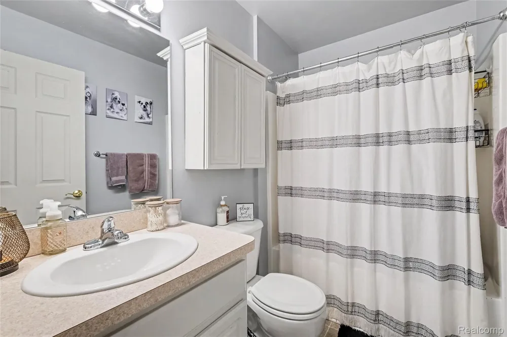 1721 Welland Street Howell City, MI 48855