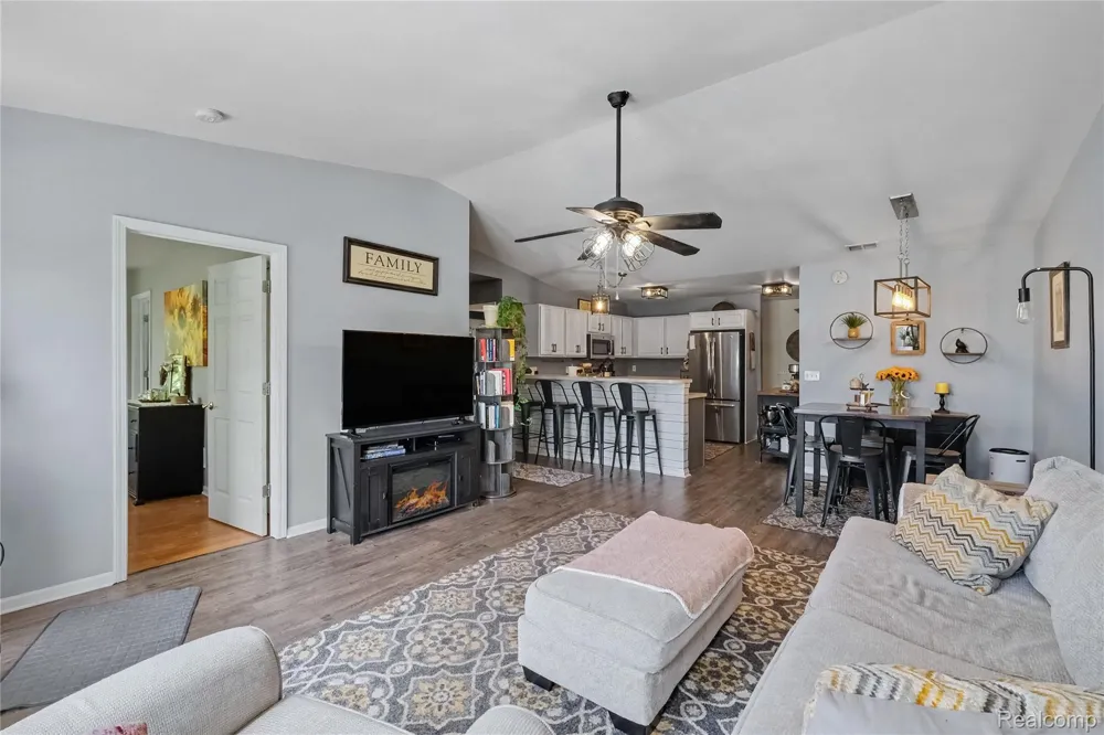 1721 Welland Street Howell City, MI 48855