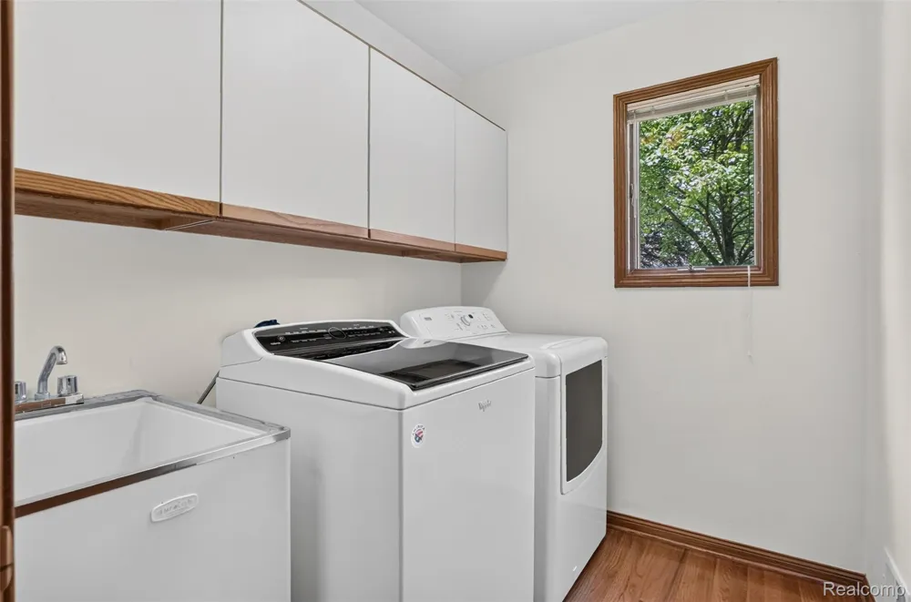 1808 Rolling Woods Drive Troy City, MI 48098