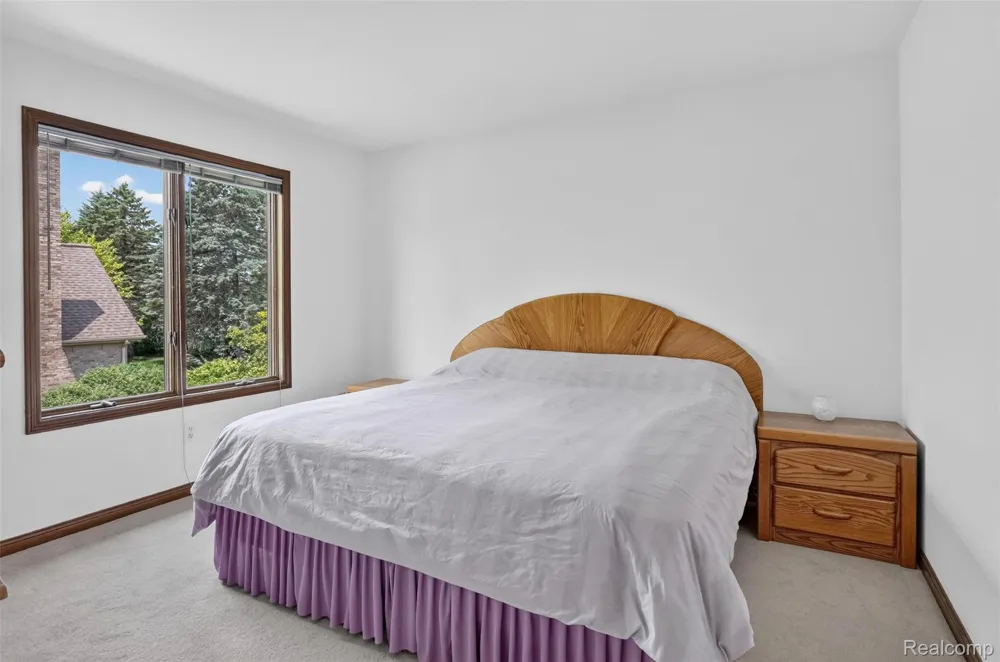 1808 Rolling Woods Drive Troy City, MI 48098