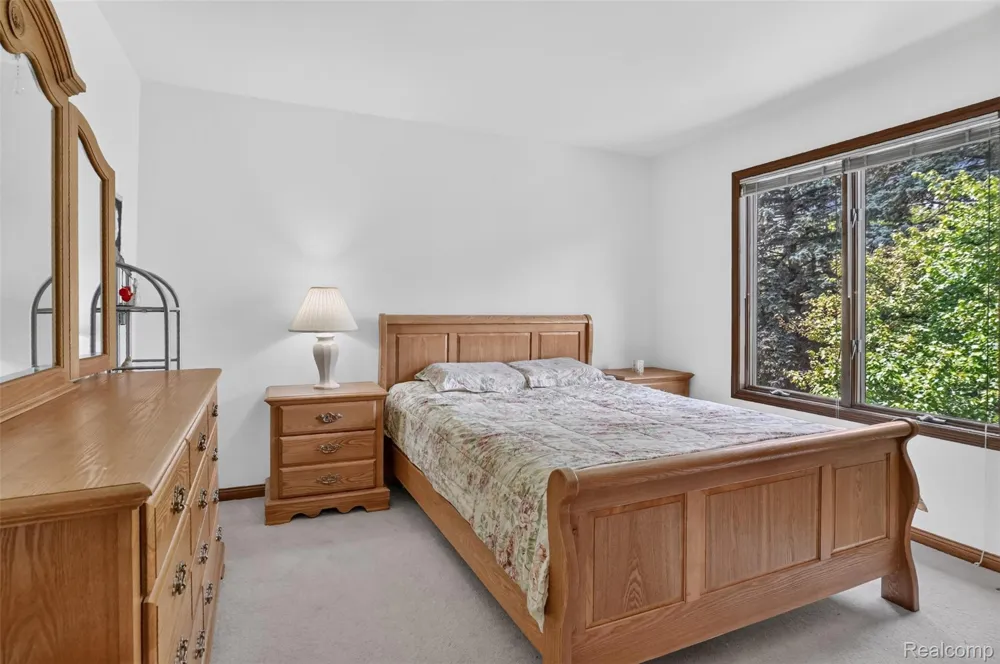 1808 Rolling Woods Drive Troy City, MI 48098