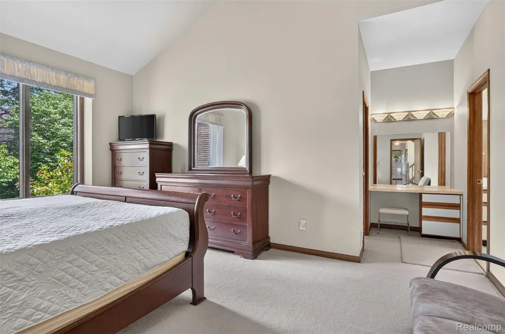 1808 Rolling Woods Drive Troy City, MI 48098