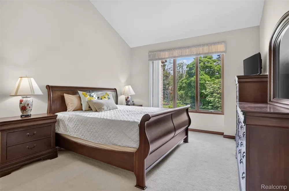 1808 Rolling Woods Drive Troy City, MI 48098