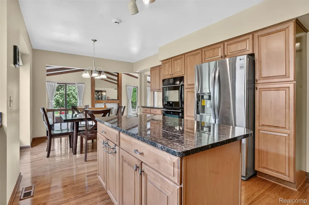 1808 Rolling Woods Drive Troy City, MI 48098