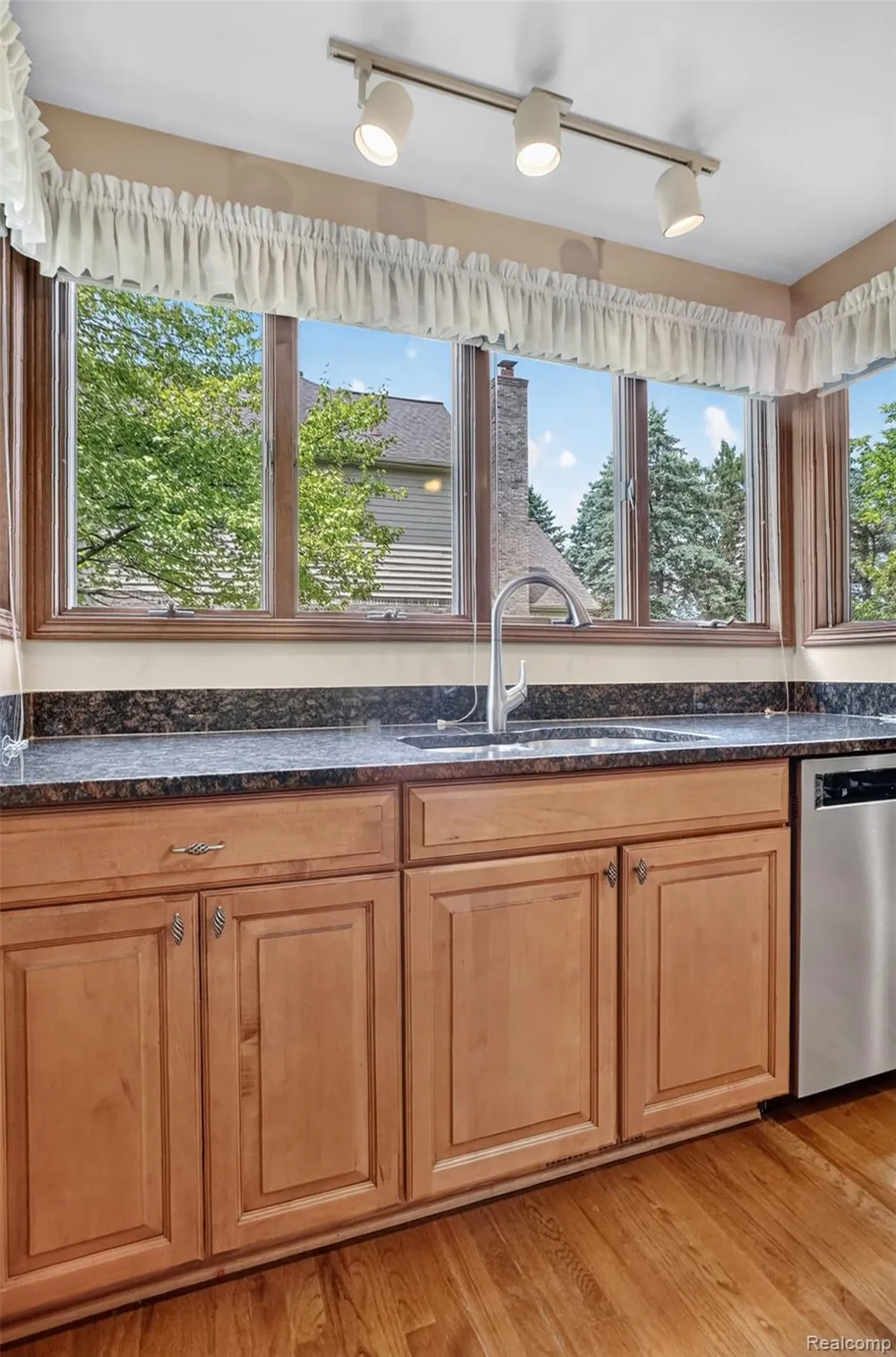 1808 Rolling Woods Drive Troy City, MI 48098