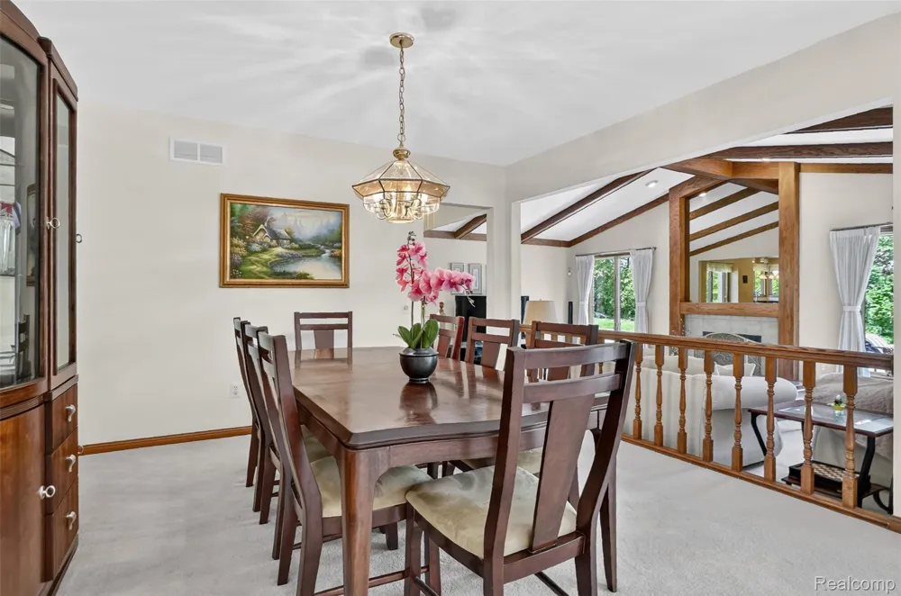 1808 Rolling Woods Drive Troy City, MI 48098