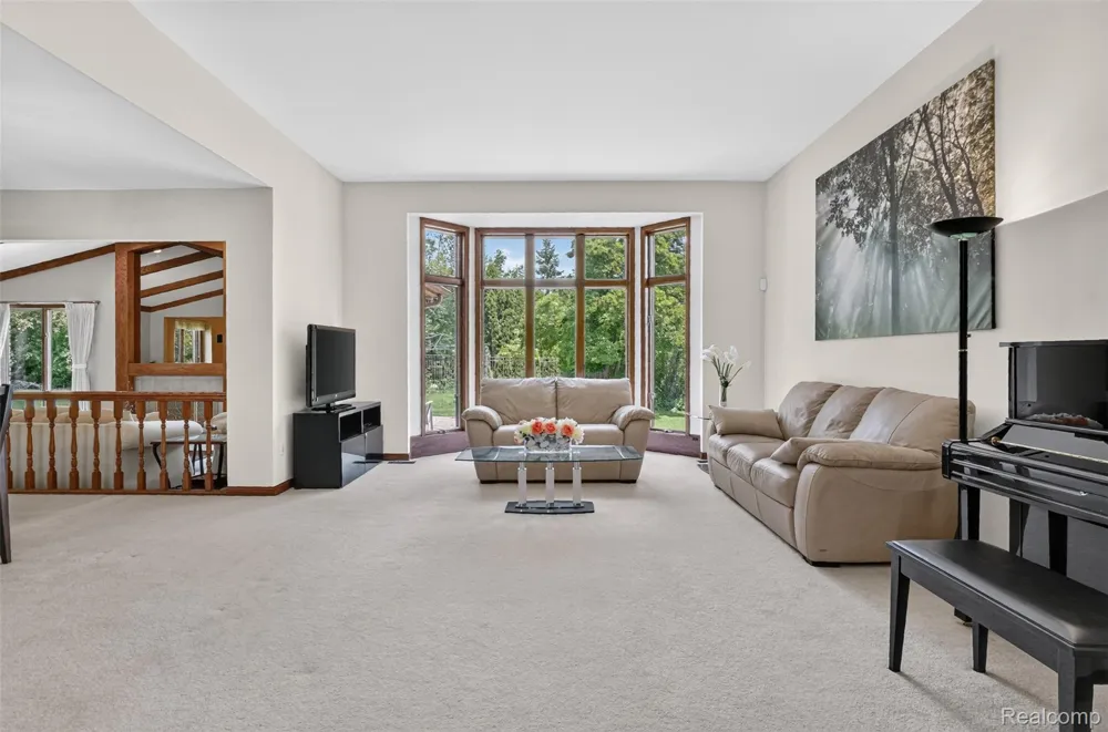 1808 Rolling Woods Drive Troy City, MI 48098