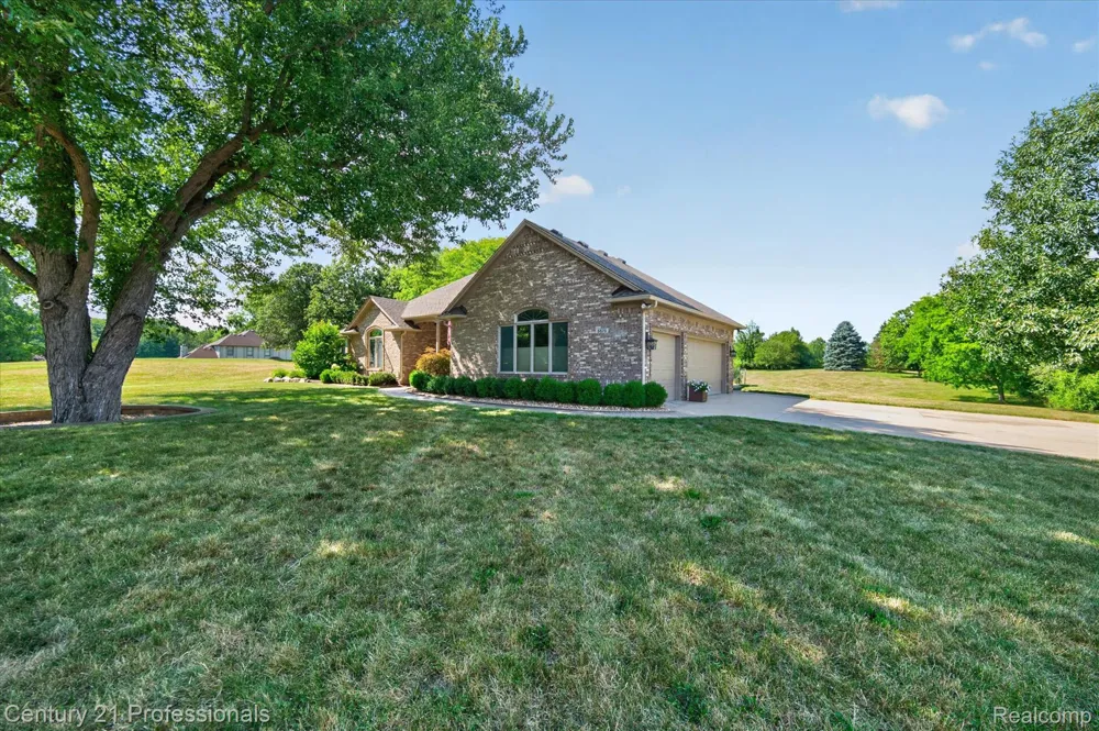 5675 36 Mile Road Bruce Township, MI 48065