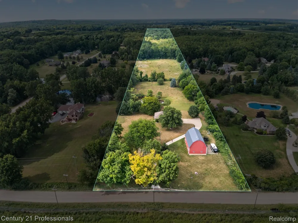 5675 36 Mile Road Bruce Township, MI 48065
