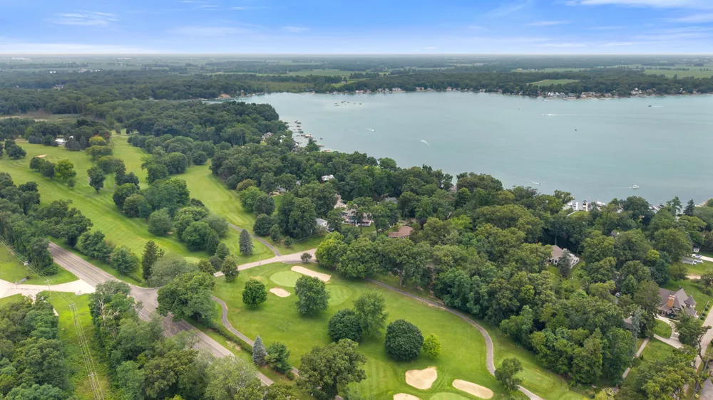 69115 Oakwood Drive White Pigeon Township, MI 49099
