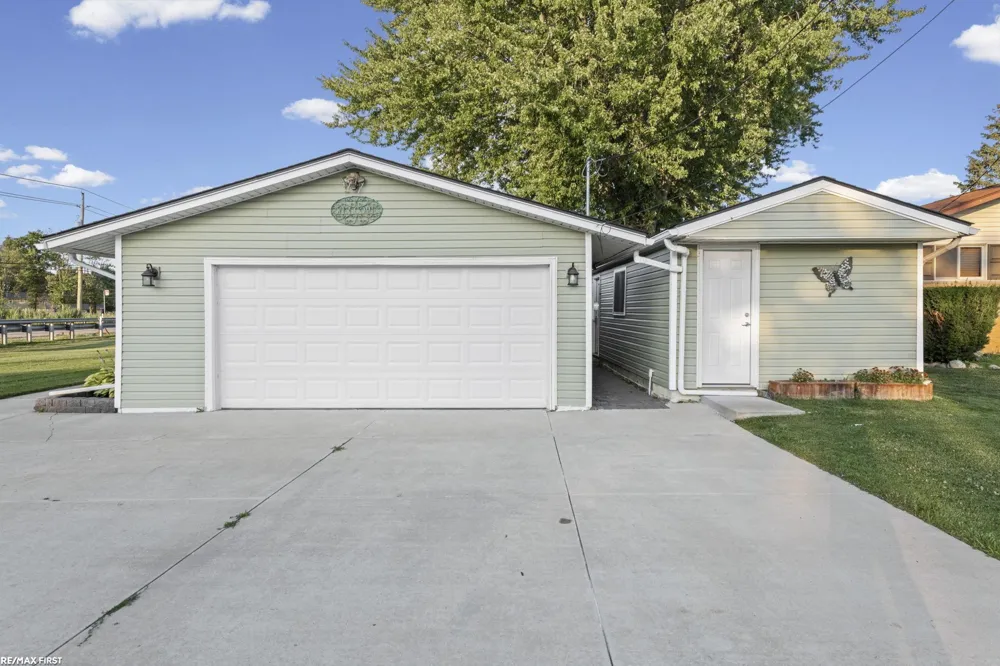 48650 Jefferson Avenue Chesterfield Township, MI 48047